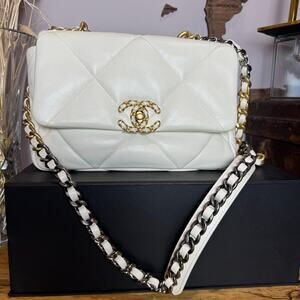 Chanel‎ 19 Ivory Lambskin Mixed Metal Medium Bag Microchipped Authentic CoA